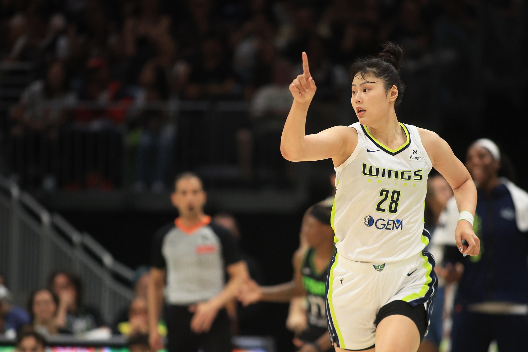 就赢了李月汝生涯新高那1场！飞翼惨遭火花绝杀 最近9战8负