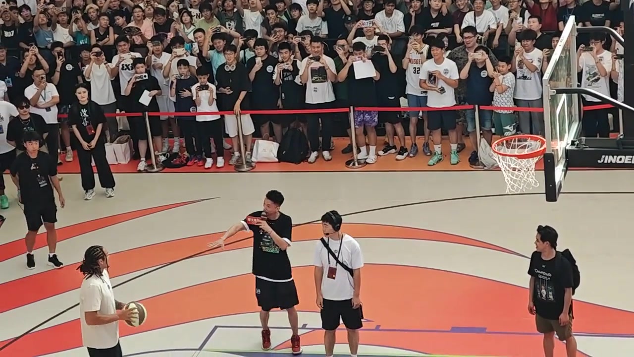 星空体育官网-一个不进 亚洲行大连站活动中阿隆-戈登上演连续5罚打铁场面