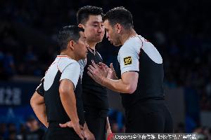 星空体育app下载-媒体人：普遍认为吹得不错的保加利亚裁判 吹完总决赛G1就回去了