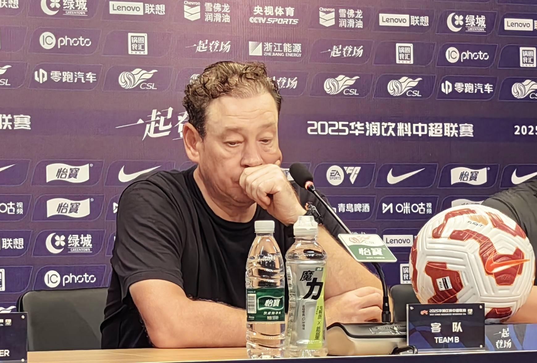 星空体育官网-斯卢茨基：输球让我们非常痛心，球队阵地进攻时无法创造机会