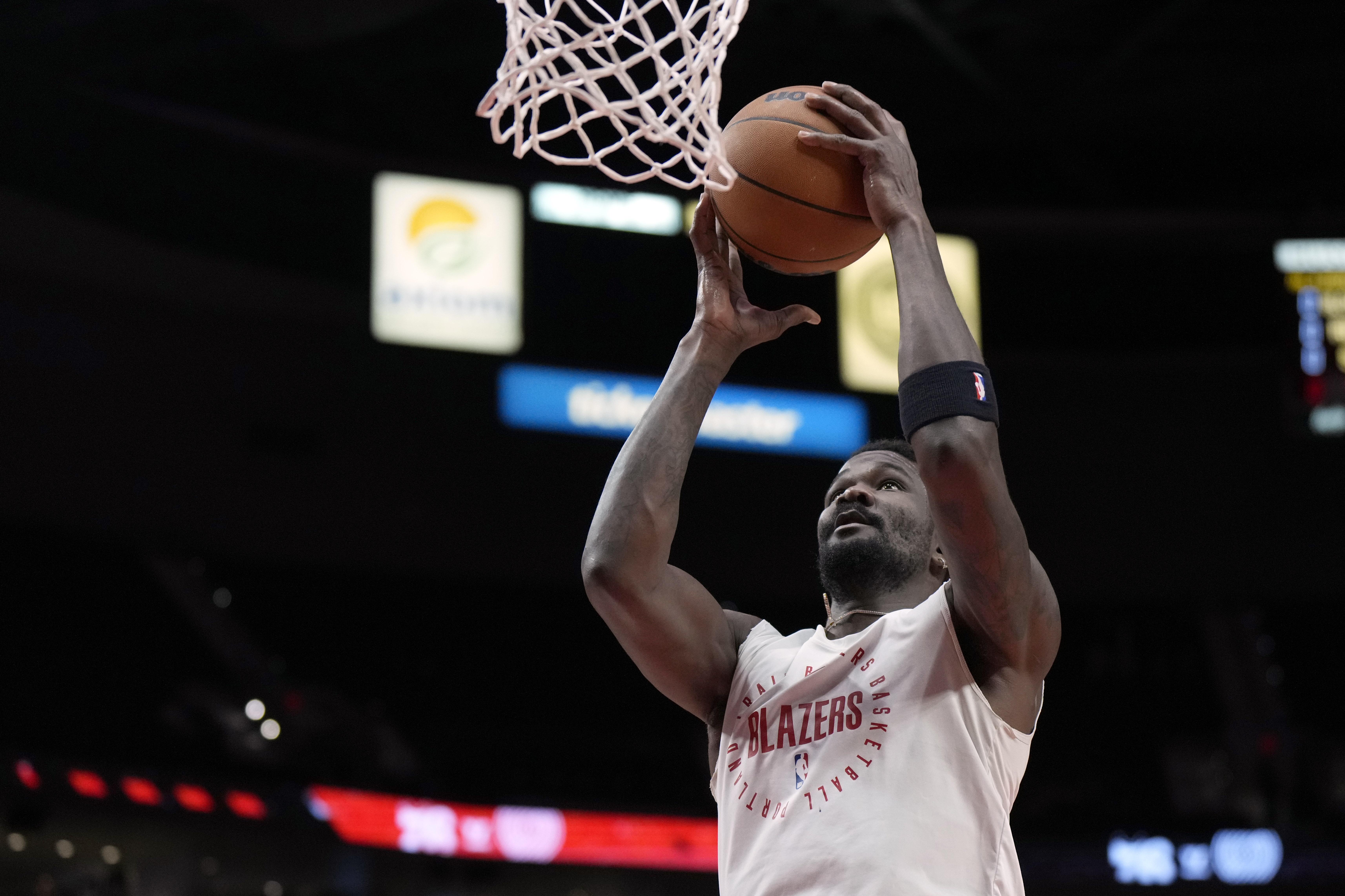 星空体育官方网站-巴克利：NBA控制合同年限就为制裁艾顿这种人 只有在合同年才出力