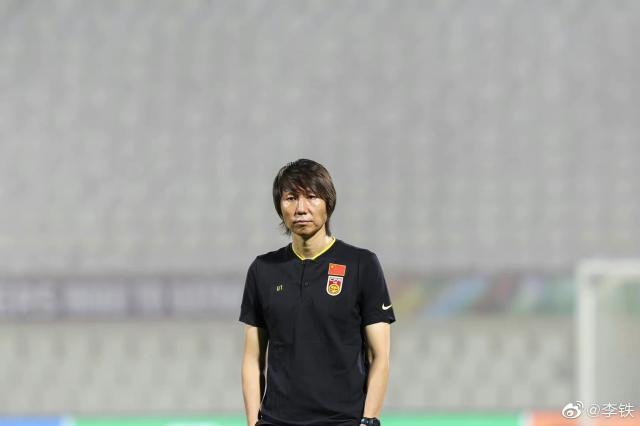 李铁：20年从国脚到国足主帅 微笑面对成功或失败